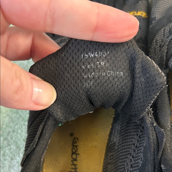 Vibram Black FiveFingers Toe Shoes - Picture 6 of 7
